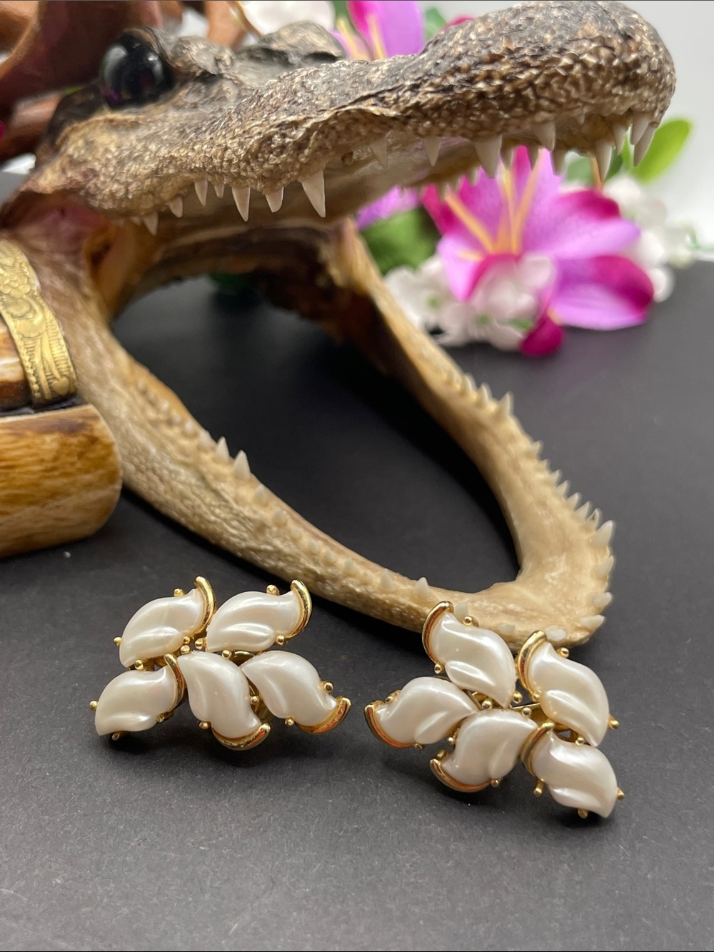 Crown Trifari thermoset leaf motif clip earrings vintage